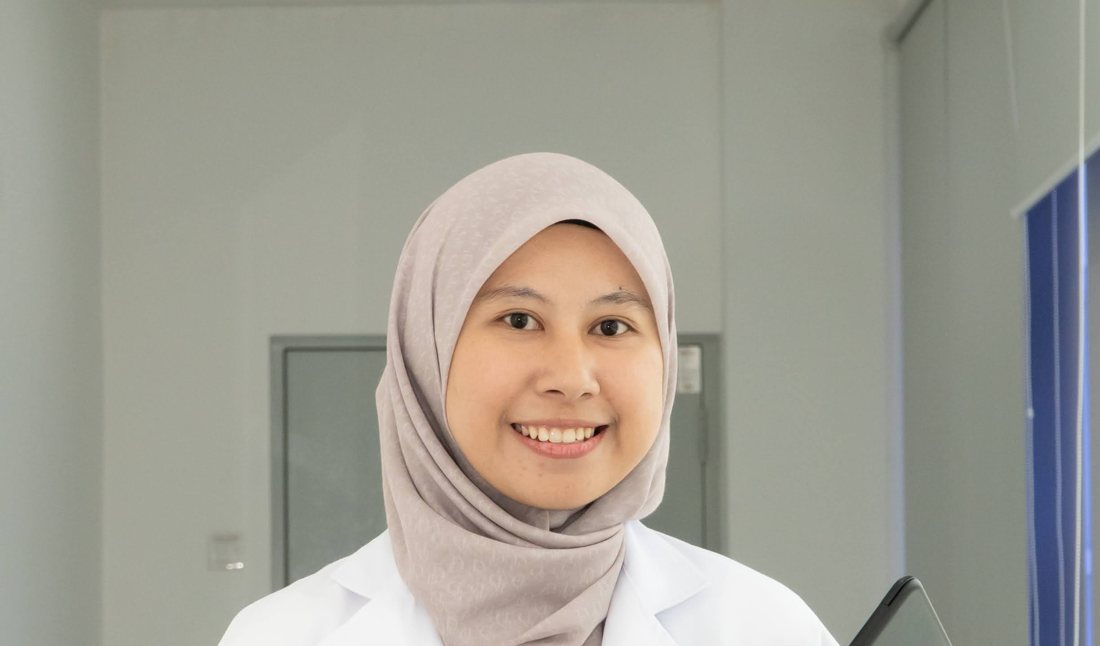 Research scientist in the laboratory